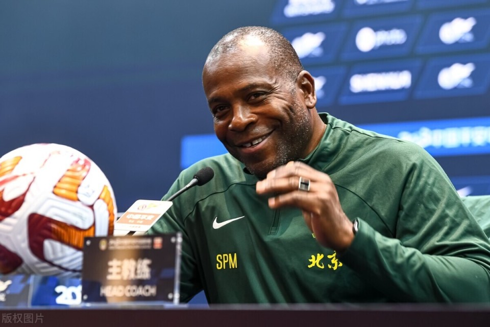 德国杯赛后走向成谜，上海申花绝杀压哨，更衣室稳定，临场指挥获称赞的简单介绍