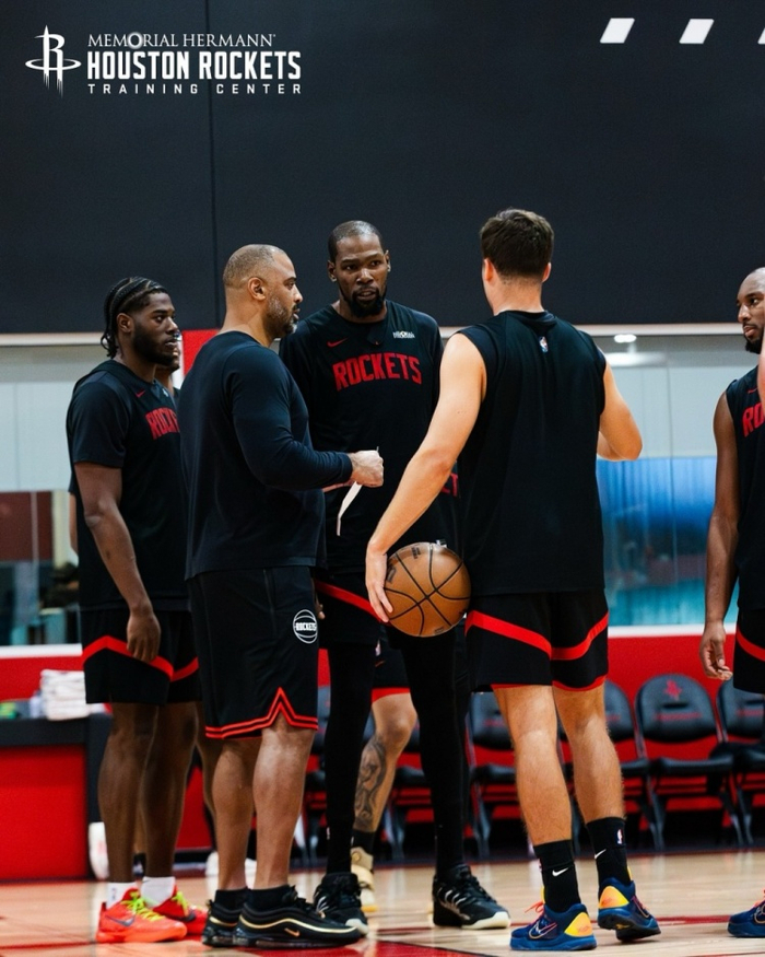 关于华盛顿奇才发布备战花絮，今夜内部沟通，NBA常规赛任务艰巨，训练强度明显提升的信息